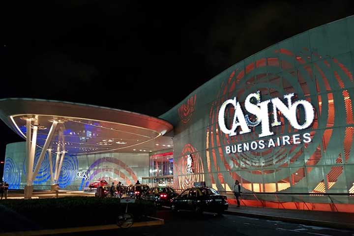 <p>Casino Buenos Aires (Argentina) – Instalado em barcos no Rio da Prata, é o maior da América do Sul. Atrai tanto turistas quanto público local.</p>
