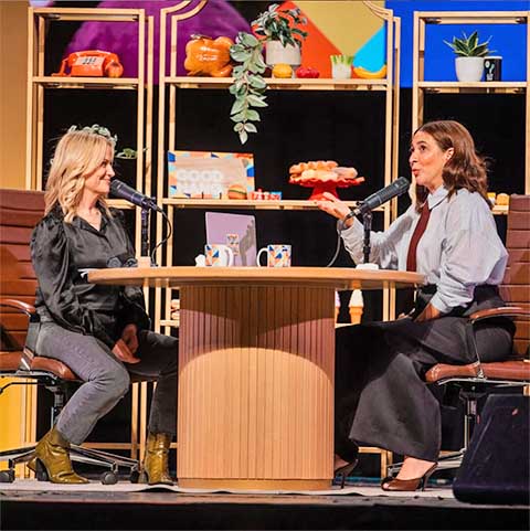 <p>Junto com ele, Ian Roberts e Matt Walsh, fundou o grupo Upright Citizens Brigade, que inicialmente se apresentou na cidade antes de se transferir para Nova York, em 1996. Pouco depois da mudança, o grupo passou a integrar o elenco do programa “Late Night with Conan O’Brien”.</p>
