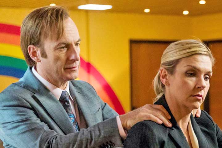 <p>Mas o ponto de virada em sua carreira aconteceu com a entrada no universo criado por Vince Gilligan. Ao interpretar a advogada Kim Wexler em “Better Call Saul”, spin-off de “Breaking Bad”, Seehorn apresentou uma das personagens mais complexas da televisão contemporânea.</p>
