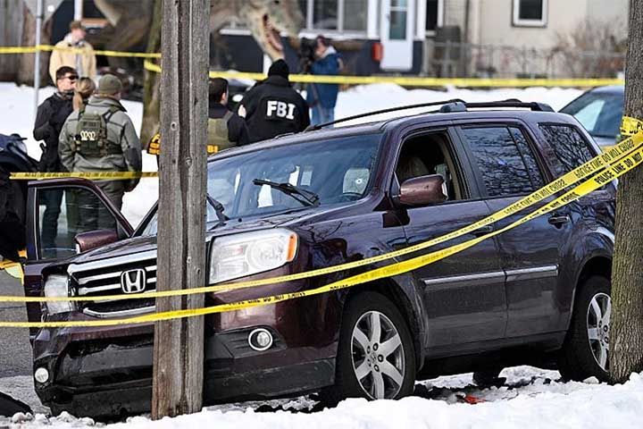 <p>O governo reforçou a atuação de agências como o ICE e a Patrulha de Fronteira, ampliando detenções, deportações e operações em áreas urbanas.</p>
