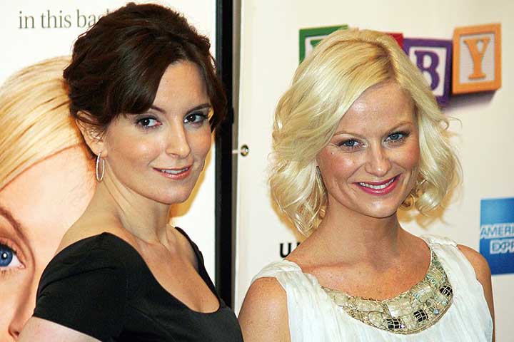 <p>Nessa fase, conheceu Tina Fey, parceria que se tornaria uma das mais marcantes de sua carreira. Em Chicago, também estudou com nomes influentes do improviso, como Del Close e Charna Halpern, e trabalhou ao lado de Matt Besser.</p>
