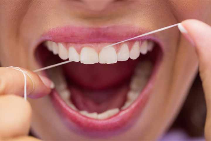 <p>O uso do fio dental e de enxaguantes bucais também passou a ser incentivado como complemento à escovação.</p>
