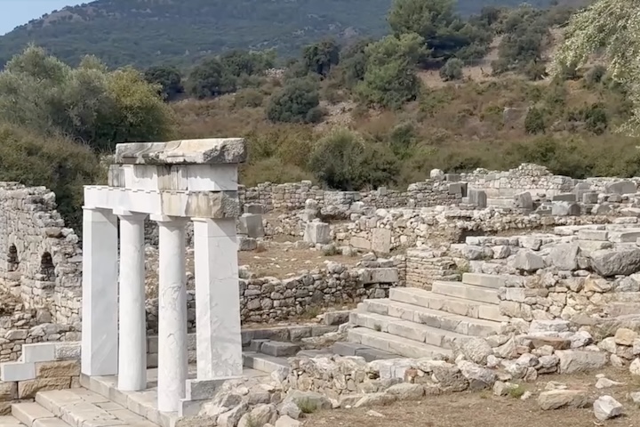 <p>Os pesquisadores estimam que o espaço funcionou continuamente por cerca de 1.200 anos, passando de hospital romano a centro religioso cristão e, posteriormente, apresentando vestígios do período islâmico.</p><?php if (strpos(site('ds_site_link'), '/apostas') === false): ?>
    </div>

    <div class=