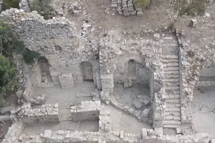 <p>A identificação como hospital foi confirmada pela presença de diversos instrumentos médicos antigos no local.</p><?php if (strpos(site('ds_site_link'), '/apostas') === false): ?>

    </div>

    <div class=