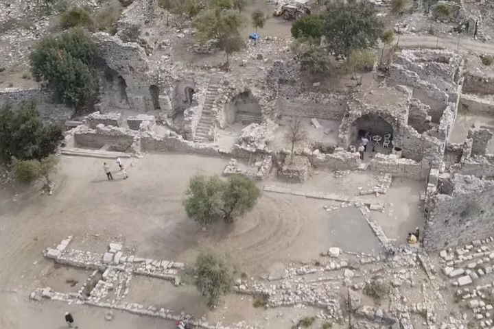 <p>O achado revela a transição cultural e religiosa do Império Romano após a consolidação do Cristianismo e, por fim, ao domínio turco.</p><?php if (strpos(site('ds_site_link'), '/apostas') === false): ?>
    </div>
    <div class=