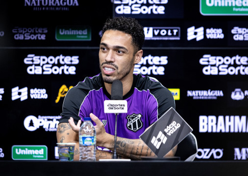 Zagueiro Eder em entrevista coletiva do Ceará