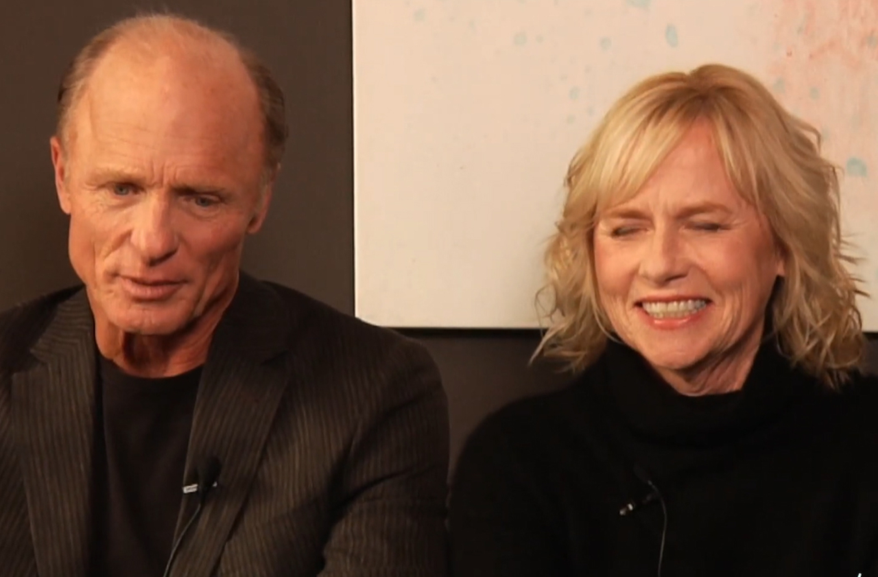 <p>Casada com o ator Ed Harris desde 1983, Amy Madigan construiu uma vida artística e pessoal intensa. Juntos, formam um dos casais mais sólidos de Hollywood. A parceria fortaleceu ambos em suas carreiras.</p>
