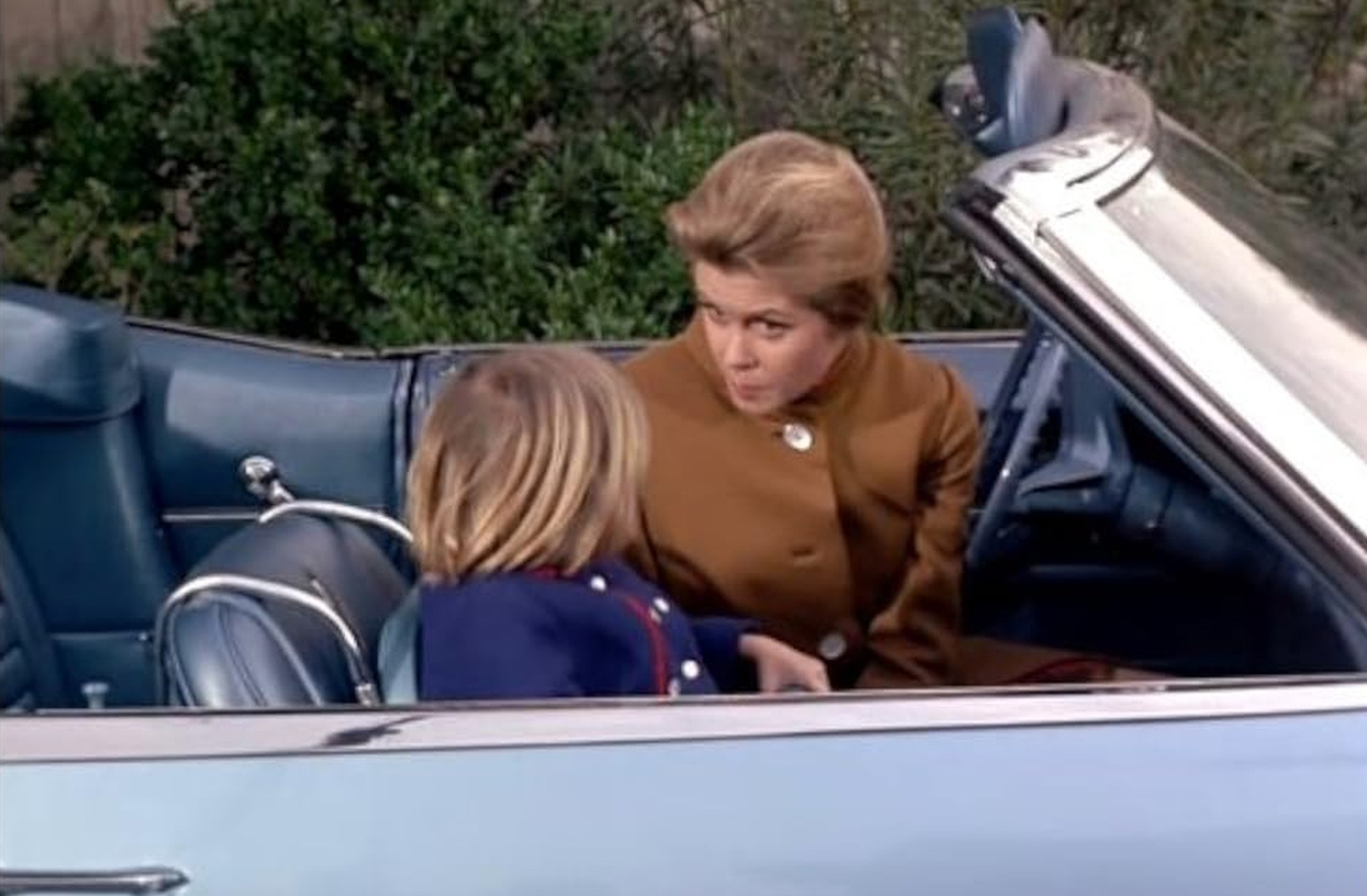 <p>Apesar de ser uma comédia, “A Feiticeira” abordava temas sociais de forma leve, como o choque entre tradição e modernidade, sempre com humor e fantasia. Refletia questões femininas, mostrando Samantha como mulher independente que conciliava papéis distintos.</p>
