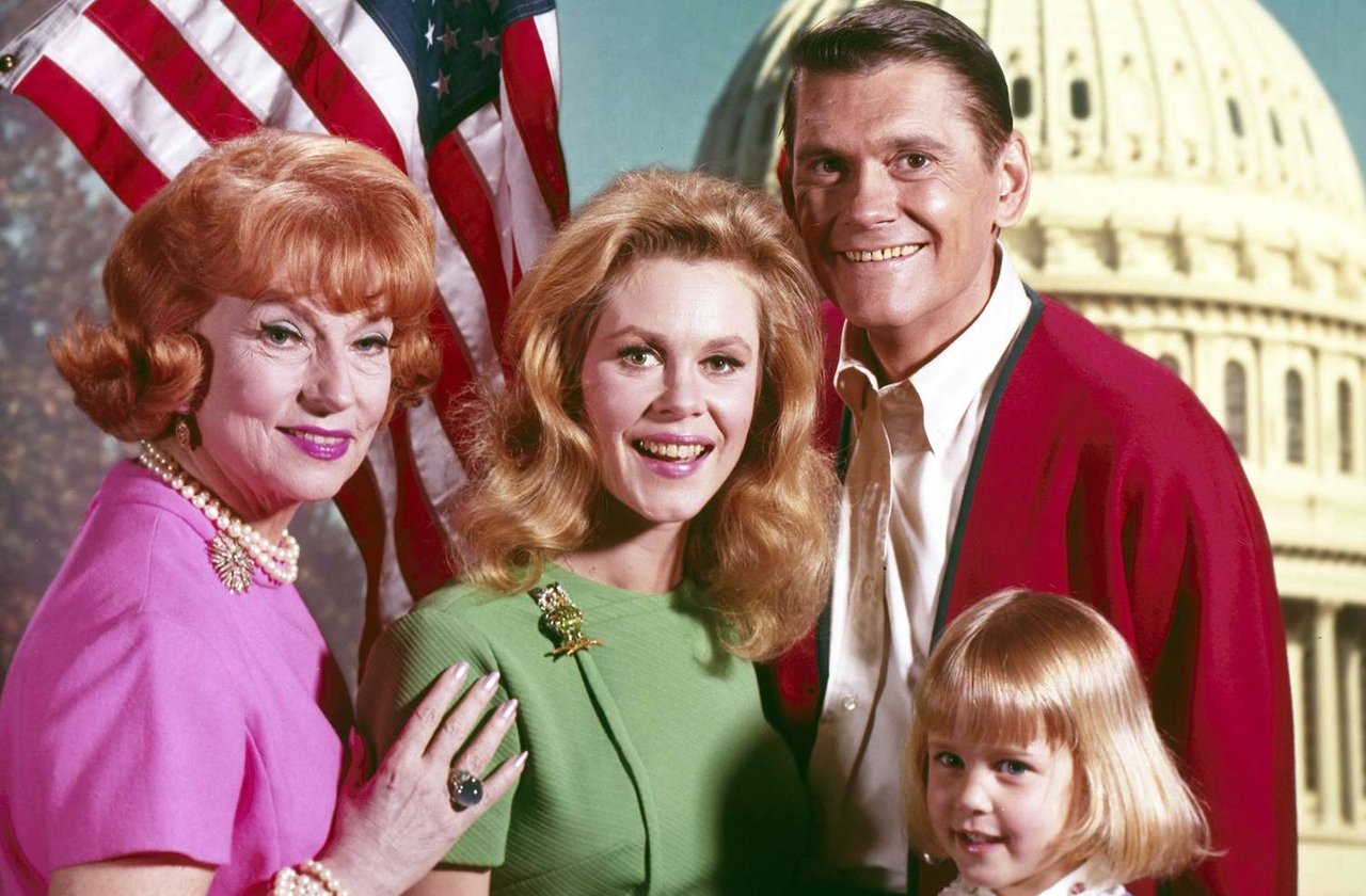 <p>“A Feiticeira” atravessou oito temporadas, mostrando como o público se manteve fiel ao universo mágico de Samantha e Darren. Mesmo após o fim, a série seguiu a ter reprises em diversos países, tornando-se parte da memória afetiva de várias gerações.</p>
