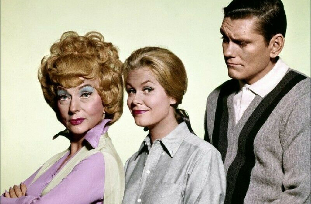 <p>Reconhecida mundialmente e transmitida em dezenas de países onde foi exibida, a obra foi criada por Sol Saks e teve como protagonistas Elizabeth Montgomery e Agnes Moorehead. O papel masculino principal foi interpretado por Dick York entre 1964 e 1969, sendo posteriormente assumido por Dick Sargent até 1972.</p><?php if (strpos(site('ds_site_link'), '/apostas') === false): ?>
    </div>
    <div class=