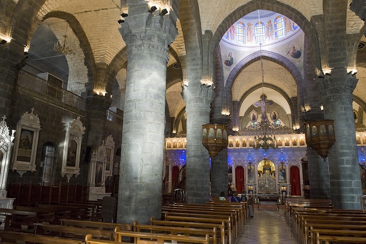 <p>Apesar de ter hierarquia, ritos e leis próprias, a Igreja Melquita está em plena comunhão com o Papa e a Igreja Católica Romana.</p>
