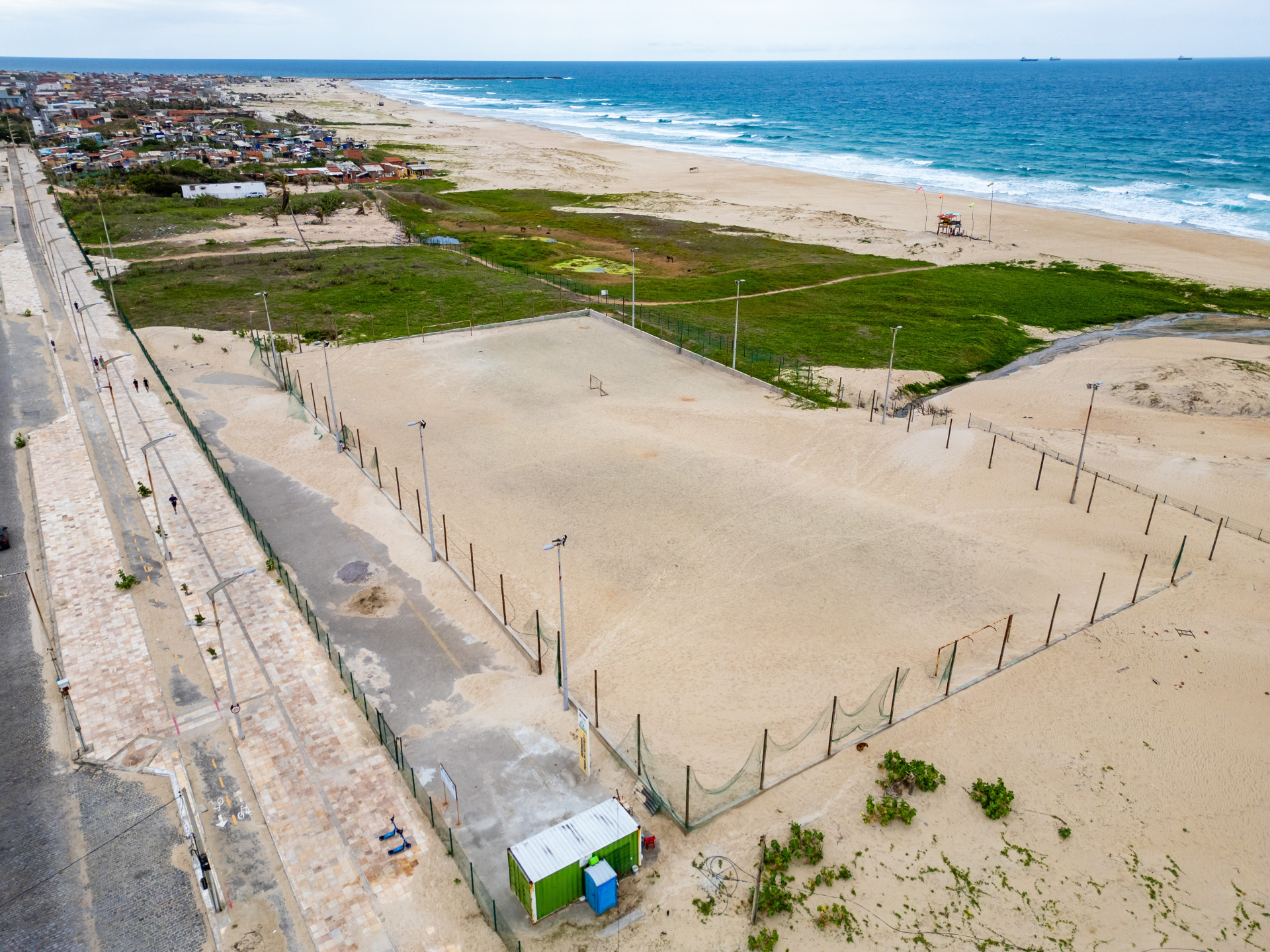 ￼ÁREA onde está prevista a construção da usina de dessalinização na Praia do Futuro (Foto: FCO FONTENELE)