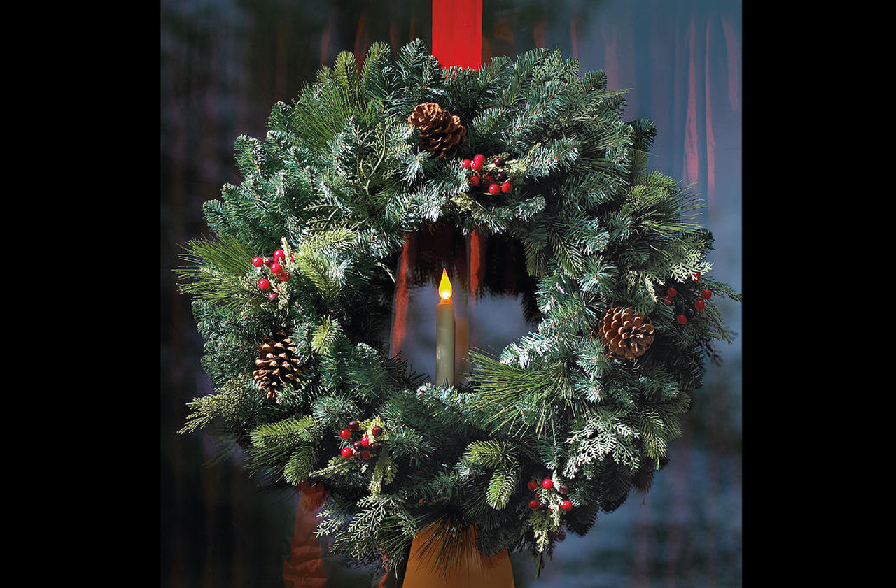 <p>Com a expansão do cristianismo, guirlandas foram incorporadas às festas religiosas, ganhando novos significados. Passaram a simbolizar esperança, fé e a vitória da vida sobre a morte. No Advento, guirlandas com velas marcaram a preparação espiritual para o Natal.</p><?php if (strpos(site('ds_site_link'), '/apostas') === false): ?>
    </div>
    <div class=