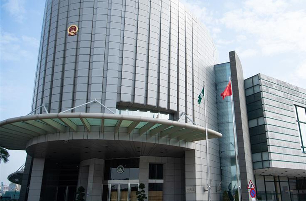 <p>O governo de Macau controla rigorosamente o setor de jogos, e as concessões são limitadas e renovadas com critérios claros. A regulação garante estabilidade e confiança para investidores e, assim, o mercado mantém credibilidade internacional.</p><?php if (strpos(site('ds_site_link'), '/apostas') === false): ?>

    </div>

    <div class=