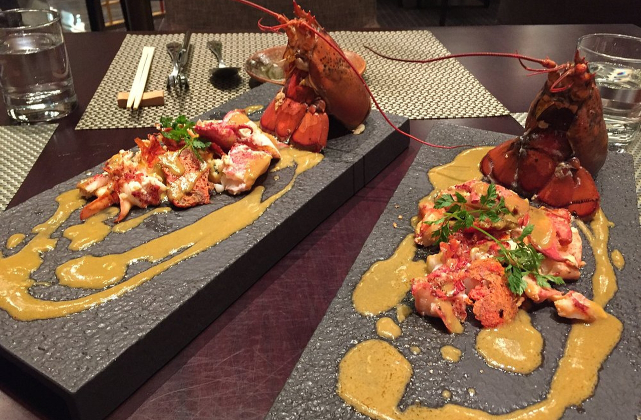 <p>Os cassinos não são apenas espaços de jogo, mas complexos completos. Hotéis cinco estrelas, restaurantes premiados e shoppings se unem em um só lugar. Essa integração cria experiências imersivas para turistas exigentes, e a cidade passa a redefinir o conceito de entretenimento.</p><?php if (strpos(site('ds_site_link'), '/apostas') === false): ?>
    </div>

    <div class=