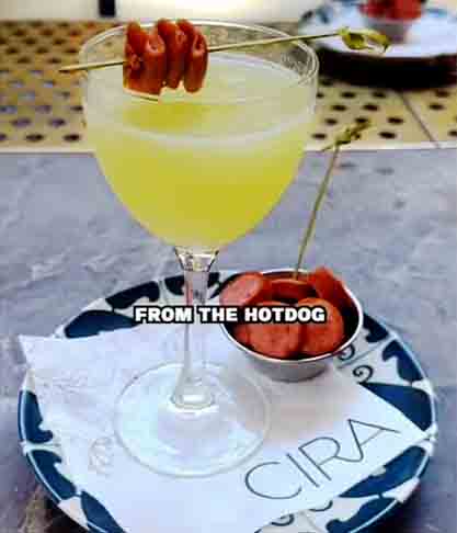 <p>O daiquiri é um clássico da coquetelaria, levando rum e suco de limão, sendo uma das bebidas mais pedidas do menu. Mas a ‘ invenção’ do restaurante mediterrâneo viralizou por causa de um ingrediente insólito: salsicha.</p><?php if (strpos(site('ds_site_link'), '/apostas') === false): ?>
    </div>
    <div class=