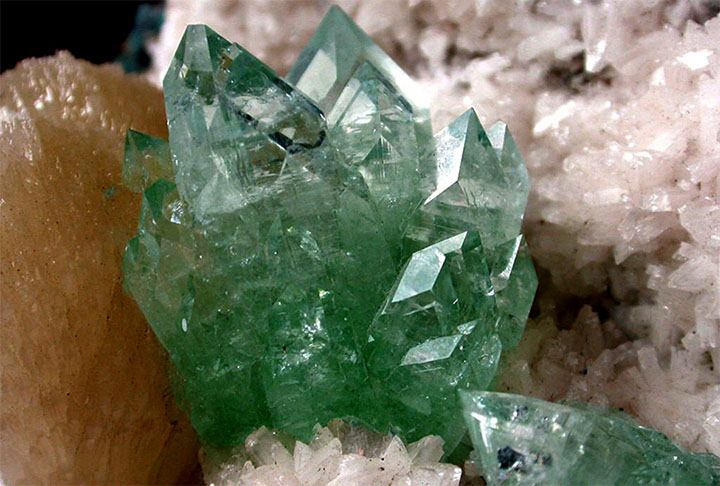 <p>Essa liderança não é apenas em termos de quantidade produzida, mas também em relação à grande variedade de gemas valiosas que estão presentes em território nacional.</p></div>

<!-- INTERBANNER 5 [RETANGULO(BR)] - DESKTOP - [INTERNAS] -->
<div class=