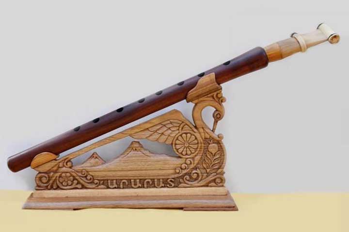 <p>Duduk — Armênia<br />
Feito de damasqueiro, tem um timbre melancólico muito usado em trilhas sonoras. É considerado patrimônio cultural armênio pela profundidade emocional de seu som.</p><?php if (strpos(site('ds_site_link'), '/apostas') === false): ?>
  </div>

  <div data-type=