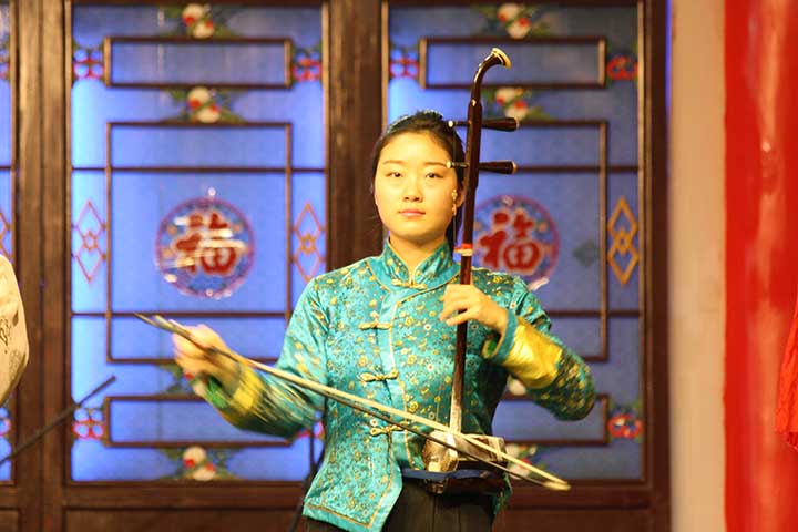 <p>Erhu — China<br />
Instrumento de duas cordas tocado com arco, capaz de emitir notas extremamente expressivas. É comum em melodias tristes, solistas e orquestras chinesas.</p><?php if (strpos(site('ds_site_link'), '/apostas') === false): ?>
    </div>
    <div class=