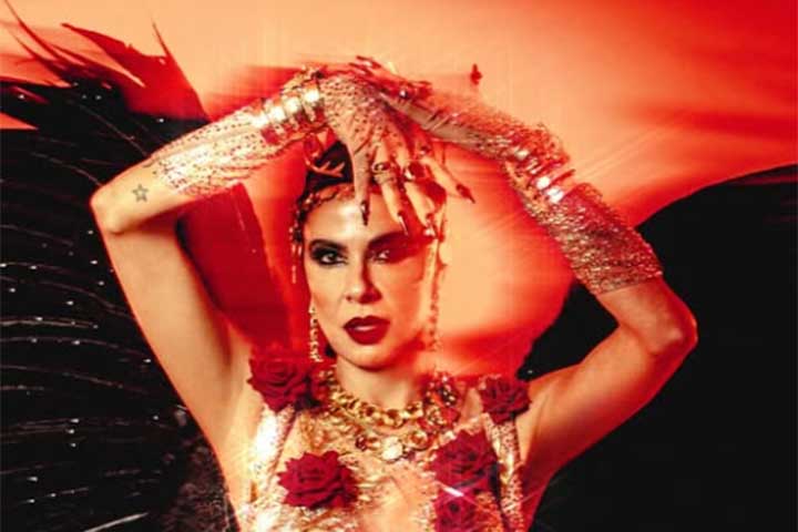 <p><span style=font-weight: 400;>A sua carreira profissional começou cedo, aos 13 anos, quando iniciou trabalhos como modelo. Integrante da agência Elite, Luciana construiu uma sólida trajetória internacional, desfilando para grifes renomadas e vivendo em cidades como Milão, Paris, Hamburgo, Londres e Nova York. </span></p>
