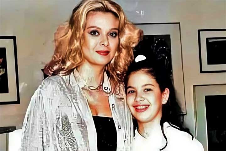 <p><span style=font-weight: 400;>Filha do empresário João Alberto Morad e da atriz Vera Gimenez, ela cresceu em uma família de classe média alta, com ascendência espanhola, portuguesa e libanesa. </span></p>
