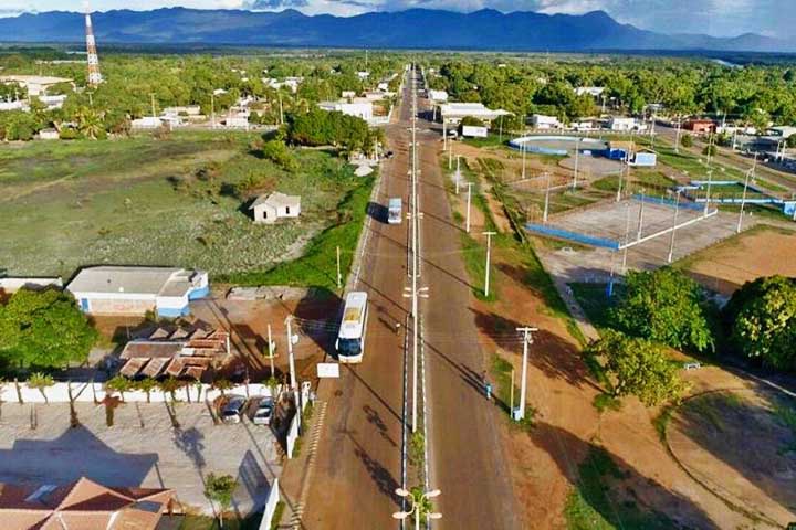 <p>Bonfim (RR) – 42,27 pontos – Problemas com desenvolvimento econômico devido à proximidade com a fronteira. Infraestrutura urbana ainda subdesenvolvida. Depende fortemente de subsídios federais para sobreviver.</p>
