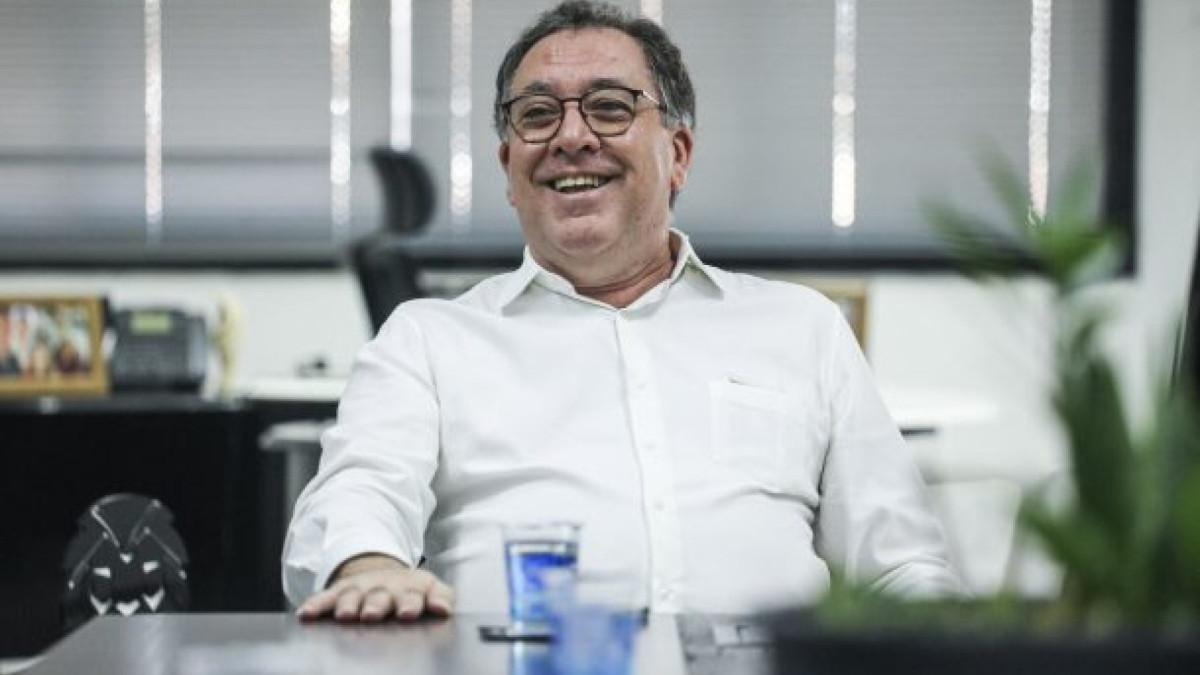 Direção busca alternativas para honrar a alta folha salarial do clube, que aumentou com a renovação de Neymar e a chegada de Gabigol