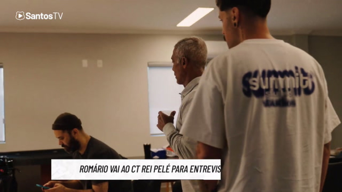 Romário visita CT Rei Pelé para entrevistar Gabigol