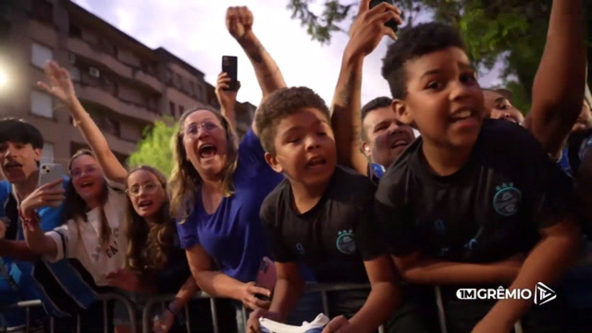 Grêmio é recebido com festa da torcida em Bagé