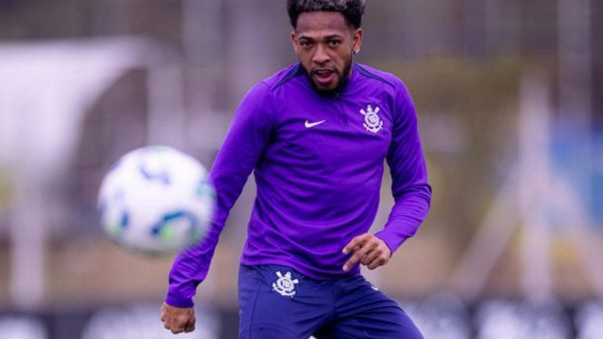 Jogador aproveitou as férias para renovar o passaporte na Venezuela, mas ainda não voltou aos trabalhos