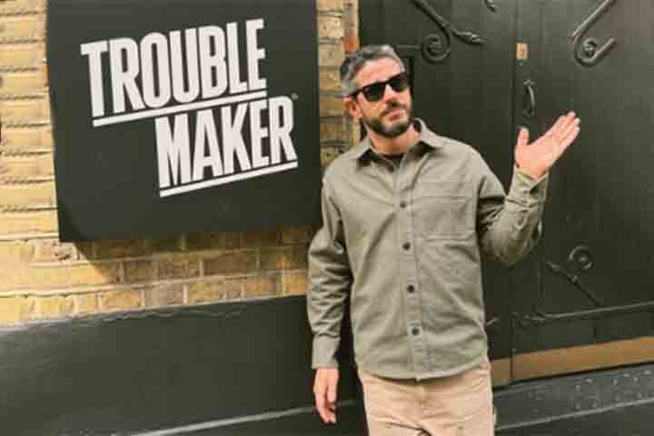 <p>Desde que passou a abordar publicamente sua condição, Neschling afirma receber relatos frequentes de pessoas que sentem vergonha de assumir sua deficiência ou de familiares ansiosos com o futuro de entes diagnosticados.</p><?php if (strpos(site('ds_site_link'), '/apostas') === false): ?>
    </div>
    <div class=