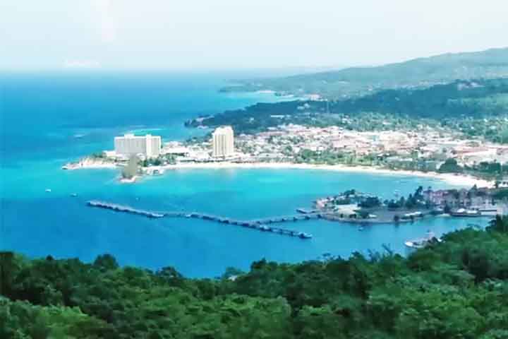 <p data-path-to-node=3>Atualmente, apesar de ter mais de mil km de costa, apenas 0,6% do litoral jamaicano é público e gratuito para os moradores.</p><?php if (strpos(site('ds_site_link'), '/apostas') === false): ?>
    </div>
    <div class=