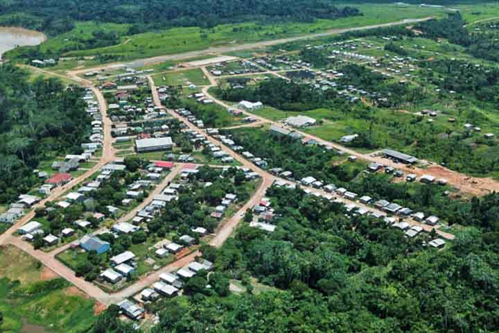 <p>Santa Rosa do Purus (AC) – 43,78 pontos – Localizada em uma área de difícil acesso no Acre, isolada durante as cheias. Infraestrutura pública é insuficiente e de baixa qualidade. Economia baseada em subsistência com pouco incentivo externo.</p>
