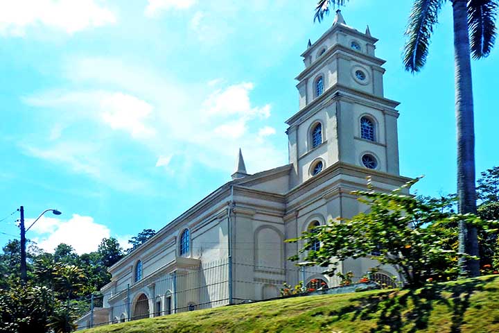 <p>Um marco histórico e religioso no centro da cidade é a Igreja Matriz de São Marcos. O santo é padroeiro da cidade e recebe um bonita festa anual, todo dia 25 de abril.</p>
