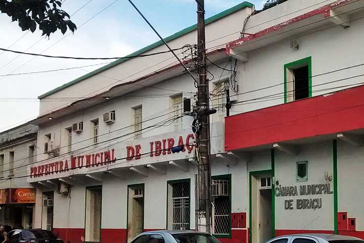 <p>O festival de Ibiraçu é um evento anual que celebra a gastronomia, música e cultura local, com pastel, caldo de cana e shows capixabas.</p>
