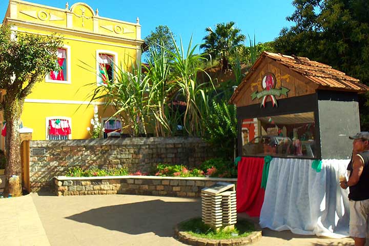 <p>O local une natureza, espiritualidade e cultura única, sendo uma ótima opção para quem está em Vitória, capital do Espírito Santo, ou em Vila Velha, conhecida cidade do estado.</p>
