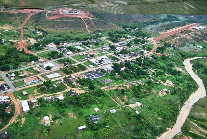 <p>Uiramutã (RR) – 37,63 pontos. A pior cidade para se viver no Brasil fica em Roraima. Localizada na fronteira com a Venezuela, é isolada geograficamente. A precariedade em infraestrutura dificulta o acesso a serviços básicos. Sua economia depende majoritariamente da subsistência.</p></div>

<!-- INTERBANNER 5 [RETANGULO(BR)] - DESKTOP - [INTERNAS] -->
<div class=