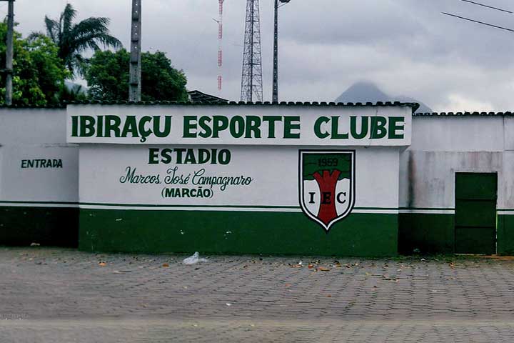 <p>O Ibiraçu Esporte Clube foi um clube de futebol brasileiro de Ibiraçu, Espírito Santo, com as cores verde e branco. Mandava seus jogos no Estádio Marcos Jorge Campagnaro, conhecido como Marcão, e foi campeão estadual em 1988.</p>
