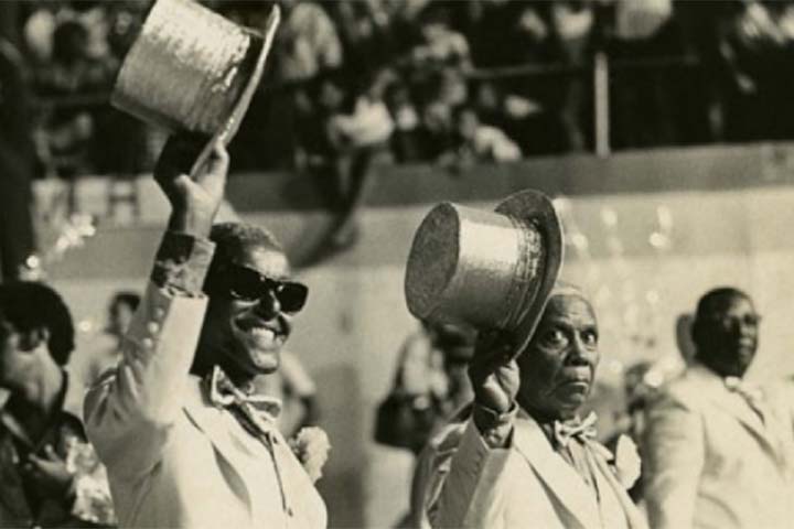 <p>Em um dos seus trabalhos em obras de construção, a fim de proteger os cabelos da poeira de cimento, começou a usar um chapéu-coco. Os colegas passaram a chamá-lo de “Cartola”, apelido que o acompanhou para o resto da vida.</p><?php if (strpos(site('ds_site_link'), '/apostas') === false): ?>
    </div>
    <div class=