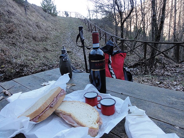 <p>Nutricionistas recomendam consumo moderado e alertam para a necessidade de optar por produtos de maior qualidade e menor teor de conservantes.</p>
