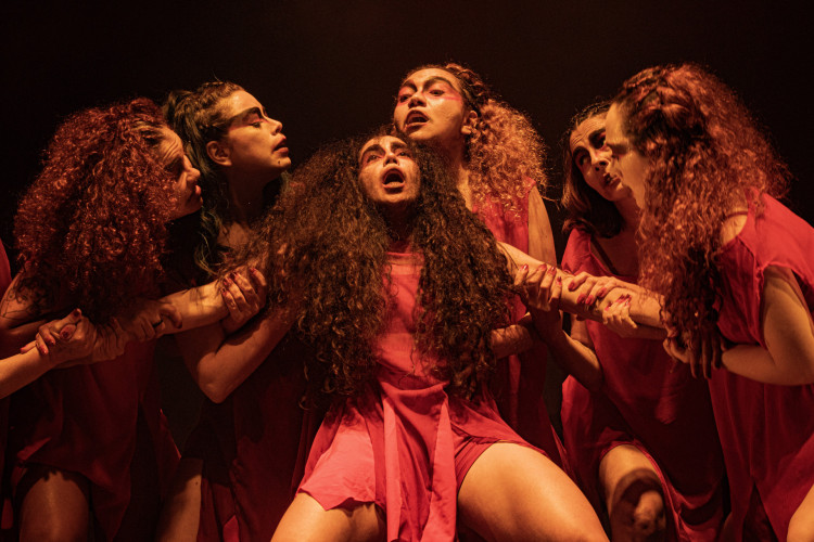 O espet&aacute;culo "Hecatombe &eacute; o trabalho de conclus&atilde;o da Turma Noite do Curso Princ&iacute;pios B&aacute;sicos de Teatro (CPBT) 