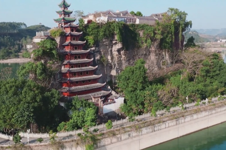 <p>Um complexo arquitetônico e histórico localizado às margens do Rio Yangtzé, na China, guarda segredos e atrai visitantes do mundo todo.</p>
