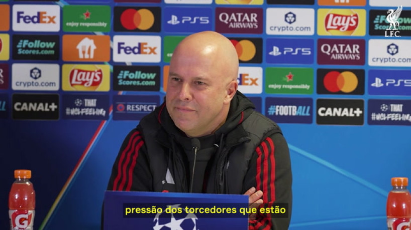 Arne Slot brinca: 'Xabi Alonso me ligou, vai assumir o Liverpool em seis meses' 