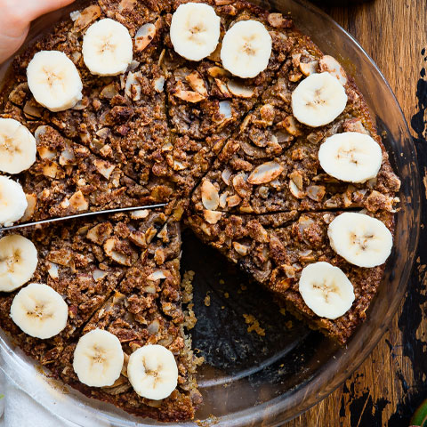 <p>Cereais mais fibrosos, como farelo de trigo, centeio e aveia, são ideais para aliviar a constipação. Uma boa alternativa é preparar um bolo integral com linhaça e granola.</p>
