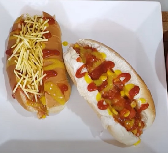 <p>O coquetel inspirado em cachorro quente viralizou nas redes sociais após publicação de Matthew Dominick, primo de McCourt. A bartender fez a criação depois de um pedido do primo, que é criador de uma plataforma de comida chamada “Yucking” no TikTok e no YouTube.</p>
