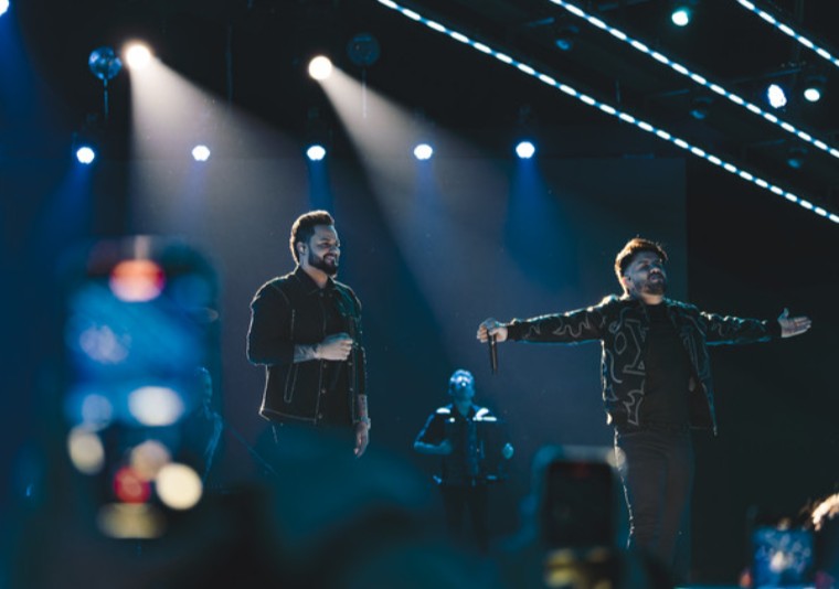 <p><span style=font-weight: 400;>Outras músicas conhecidas da dupla incluem “Prefiro Nem Perguntar”, “Do Copo Eu Vim”, “A Culpa é do Meu Grau” e “Áudio”.</span></p>
