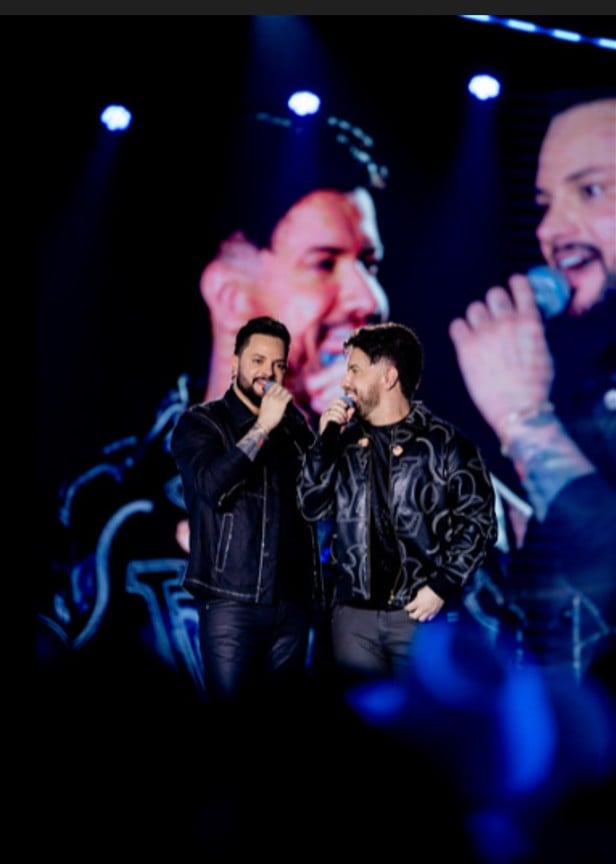 <p><span style=font-weight: 400;>Antes da consolidação no sertanejo, Diego teve experiência profissional em bandas de forró, enquanto Victor Hugo participou de projetos ligados ao pagode. Durante esse período, ambos conciliavam a música com outras atividades até decidirem investir integralmente na carreira artística.</span></p>
