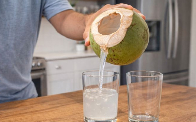 <p>A quantidade indicada costuma variar de um a dois copos por dia. Em dias muito quentes, pode-se consumir um pouco mais, sem exageros.</p><?php if (strpos(site('ds_site_link'), '/apostas') === false): ?>

    </div>

    <div class=