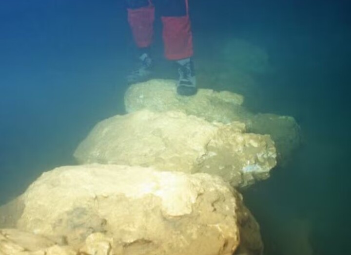 <p>A análise da ponte de 7,6 metros de comprimento, que está submersa na Caverna Genovesa, levou os pesquisadores a concluírem que sua construção data de quase 6 mil anos.</p><?php if (strpos(site('ds_site_link'), '/apostas') === false): ?>
    </div>
    <div class=