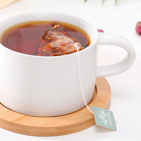 <p>O consumo de chás de ervas — como erva-doce, camomila e erva-cidreira — é amplamente recomendado para diferentes desconfortos. Eles costumam ajudar em casos de dor de cabeça, insônia, ansiedade, estresse e outros sintomas.</p></div>

<!-- INTERBANNER 5 [RETANGULO(BR)] - DESKTOP - [INTERNAS] -->
<div class=